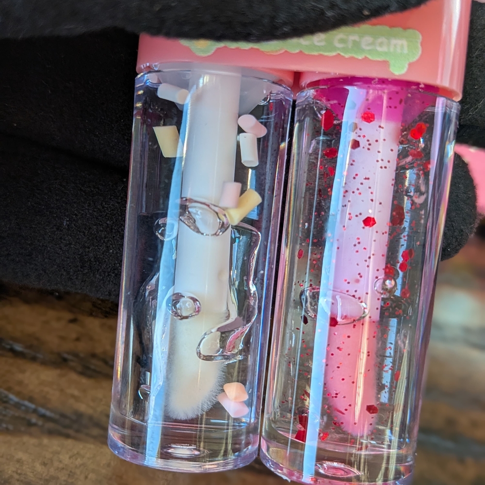 Cute Girls Moisturizing Lip Gloss, Fruity Glitter Lip Gloss (1pc) - Picture 3 of 5